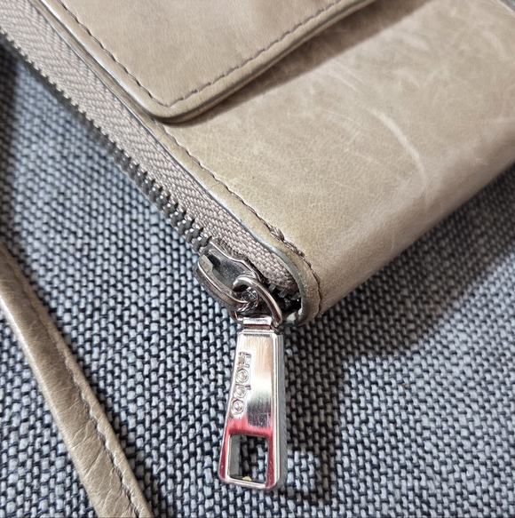 Hobo International Carson Wallet - Picture 4 of 15